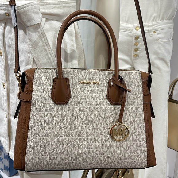 MICHAEL KORS
Mercer Medium Logo and Leather Belted Satchel Crossbody
Vanilla
NWT - Picture 10 of 16